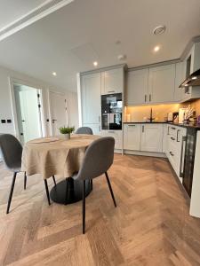 Luxury 1BD Apartment Wapping