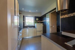 Modern Villa with Hot Tub, 6P