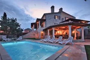 Villa Dino i Karla, a spacious and beautiful Villa in a calm village - Gradišće