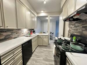 Inviting Houston Space Near Kemah and Space Center