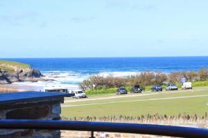 BY THE BEACH, The Quies, Beach House - 3-star hotels in St Merryn