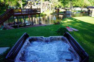 Massive lakefront home with HOT TUB