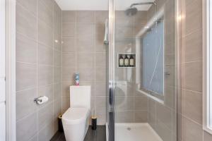 Riverview Family Retreat Spacious 4BR Home, Views