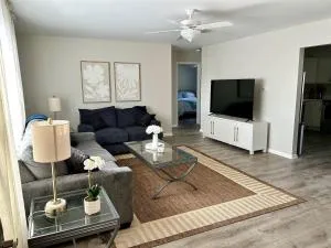 New updated Apt Half A Mile to Downtown Libertyville - 基诺沙