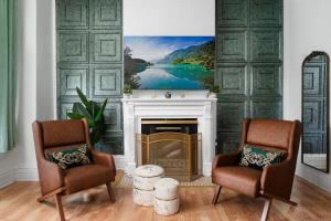 Dwntn 10mins and Sleeps 10 in Vintage and Free Parking