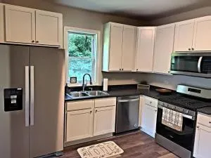 Beautiful Updated Home near Great Lakes Naval Base - 格尼