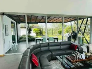 Country house near the airport and Medellin - El Retiro