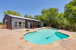 Spacious Palo Pinto Home Private Dock and Pool - Caddo