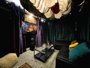 Unique Escape Cinema Massage Chair