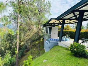 Villa near the airport and Medellin