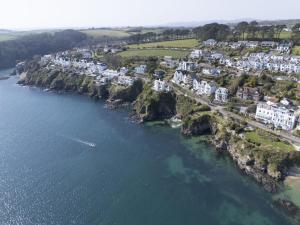 Dollys Plaice, Fowey