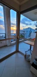 Seaview apartment! Public Parking near the app!