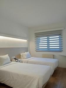 Deluxe Twin Room room in São Neutel
