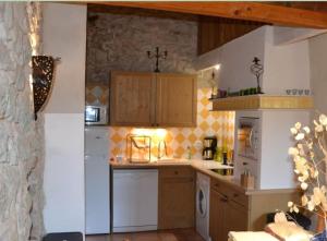 Appartements Mas en pierre XIXe, piscine et grande propriete, atelier ceramique et poterie : photos des chambres