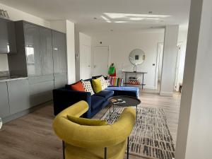 Sophisticated Modern 2 Bedroom apartment in Solihull