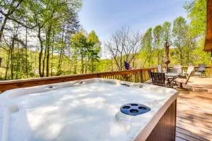 Mtn-View Retreat with Covered Porch in Dahlonega! - Suches