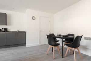 Modern 1 Bed Apartment in Bradford with Parking