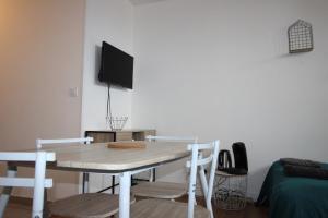 Chez Dan - Studio NEUF - 2 lits 2 personnes - internet - Centre ville - Parking proche - Proche gare - Géré par PrestaZenServices