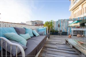 Design YourHostHelper