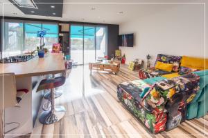 Design YourHostHelper