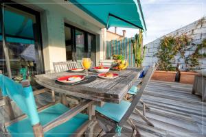 Design YourHostHelper