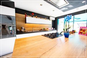 Design YourHostHelper