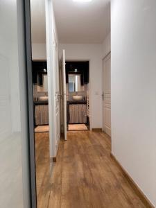 Apt with 2 bedrooms, terrace, pool & parking