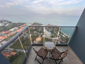 Top Floor New Amazing Studio with Sea View