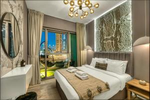 Dubai Mall Connection - Burj Views - Turf Balcony