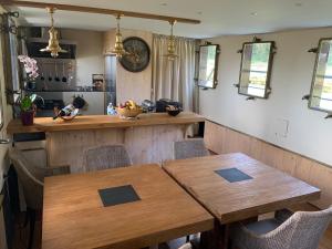 Bateaux Peniche Wakai - Chambres d-hotes : photos des chambres