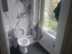 Luxurious ensuite rooms with shared kitchen, Walsall