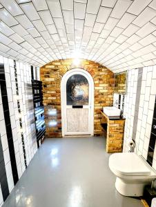 Ramsgate Seafront Apartment with Jacuzzi Bath & Pool Table