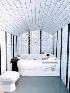 Ramsgate Seafront Apartment with Jacuzzi Bath & Pool Table