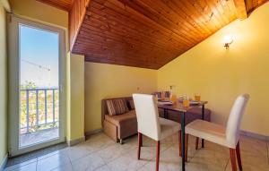 Gorgeous Apartment In Povljana With Wifi