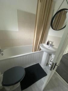 Base in the Black Country, 4 Beds & Large Drive