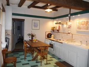 Maisons de vacances Charmant gite familial en Touraine avec cheminee - FR-1-381-617 : photos des chambres