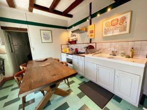Maisons de vacances Charmant gite familial en Touraine avec cheminee - FR-1-381-617 : photos des chambres