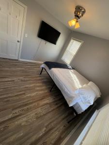 Cozy Euclid Home Near Lakefront