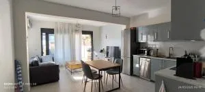 Peaceful with Pool and Parking - 2 bedrooms - 阿纳利普西