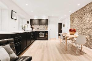 Dinbnb Homes I Luxury Villa with Hot Tub & Views