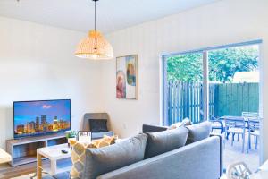 Family-Friendly Townhouse Getaway Near Top Attractions