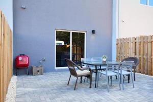 Family-Friendly Townhouse Getaway Near Top Attractions