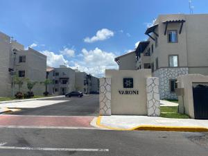 Tranquil Community, Pool and Gym, 10min from Beach