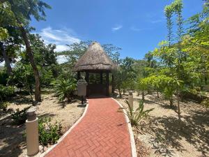 Tranquil Community, Pool and Gym, 10min from Beach