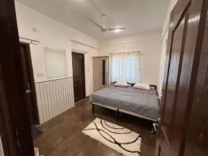 Private Cozy Room in Central Flat - Maheshwar