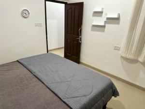 Private Cozy Room in Central Flat