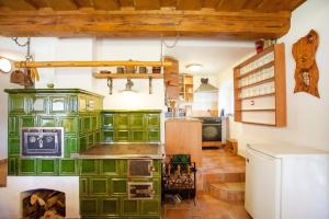 Chaloupka Větrník na samotě u lesa