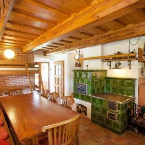 Chaloupka Větrník na samotě u lesa