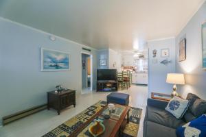 Retro Ocean City Condo Walk to Beach and Boardwalk!