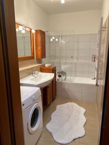 Danube Terrace Elegant with 2 Bedroom and Private Parking